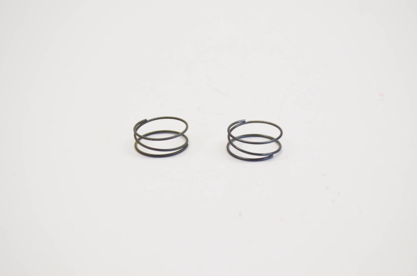 New OEM Briggs & Stratton 260455, 803 Diaphragm Spring Qty 2 NOS