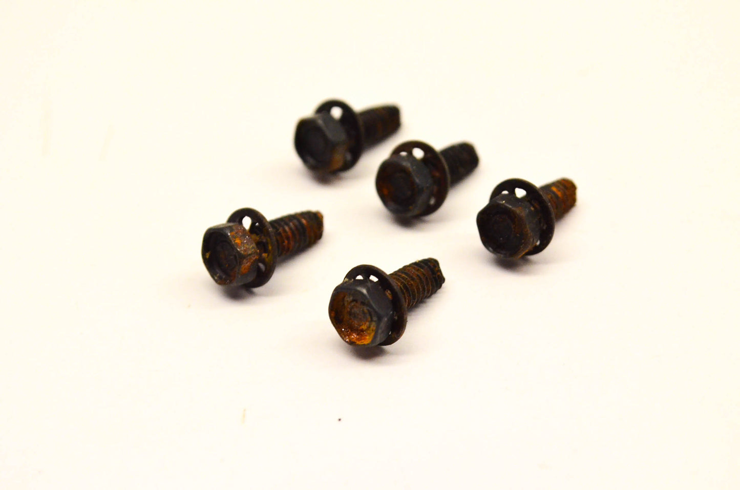 New OEM Briggs & Stratton 93490 Screw Qty 5 NOS