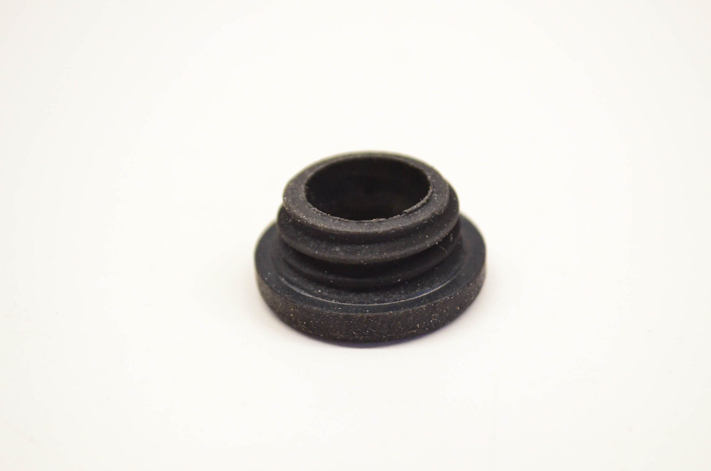 New OEM Briggs & Stratton 68838, 8648 Oil Seal NOS