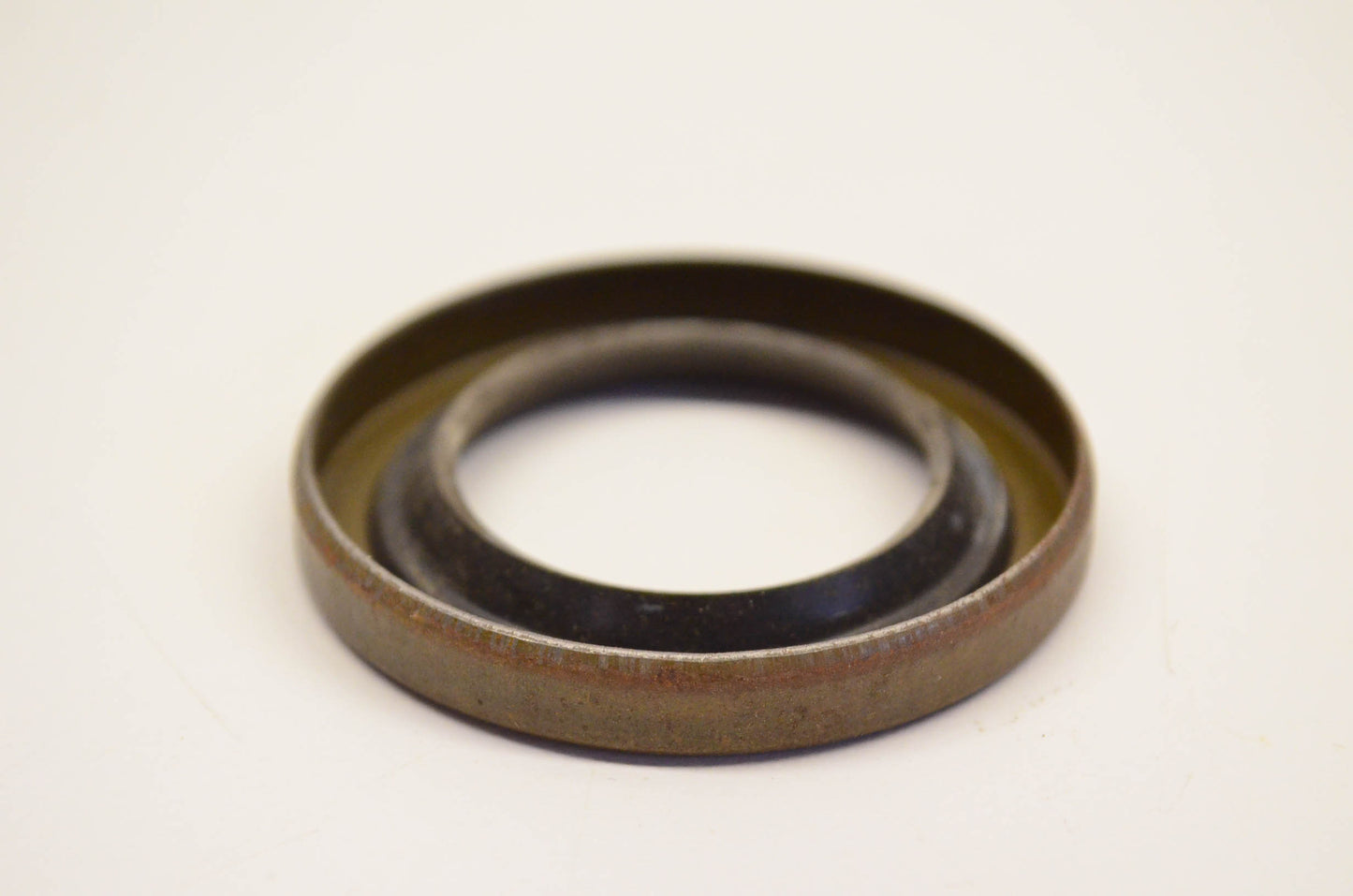 New OEM Briggs & Stratton 11817 Seal NOS