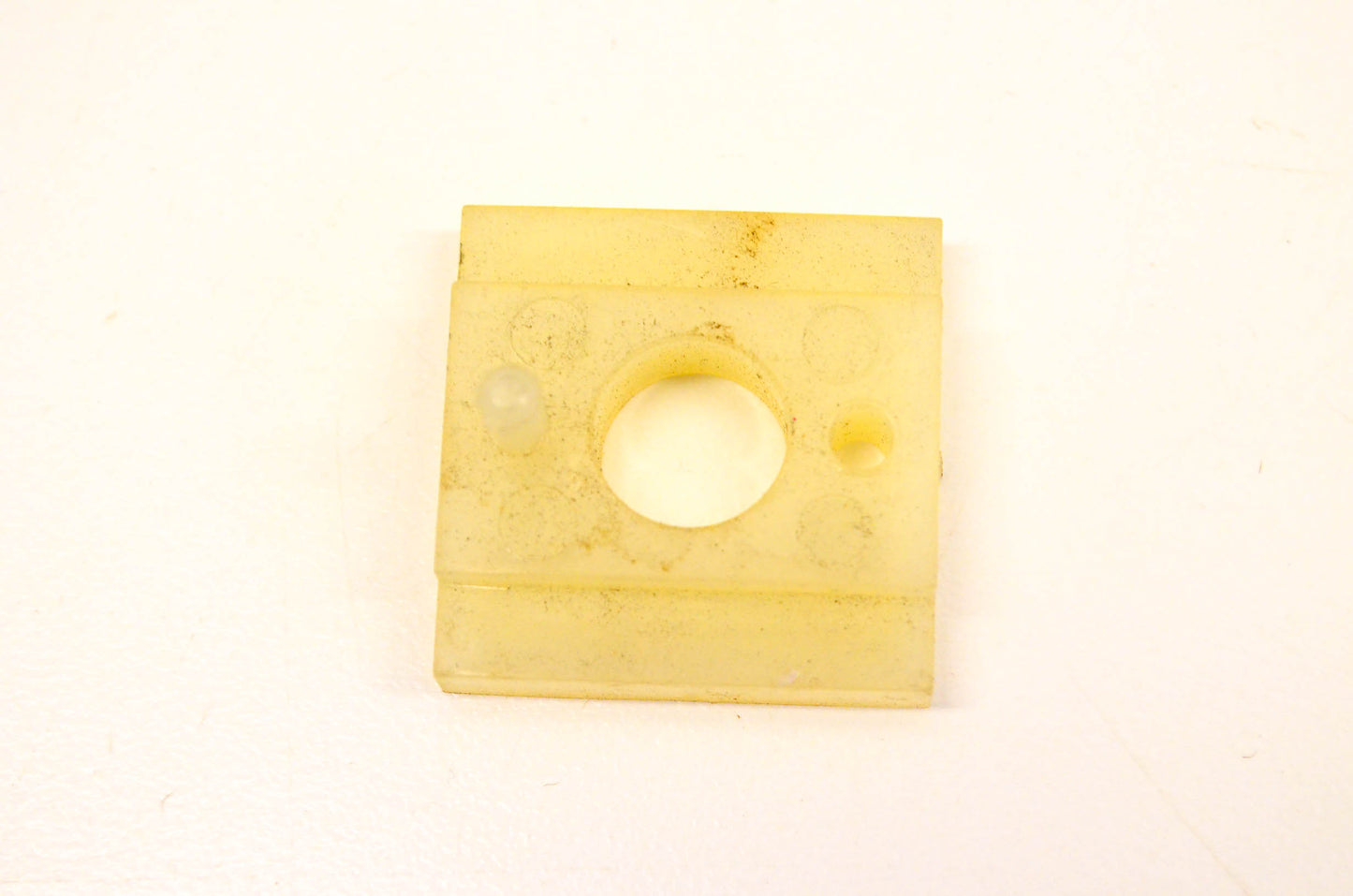 New OEM Briggs & Stratton 14663, 7014663YP Slide Half NOS