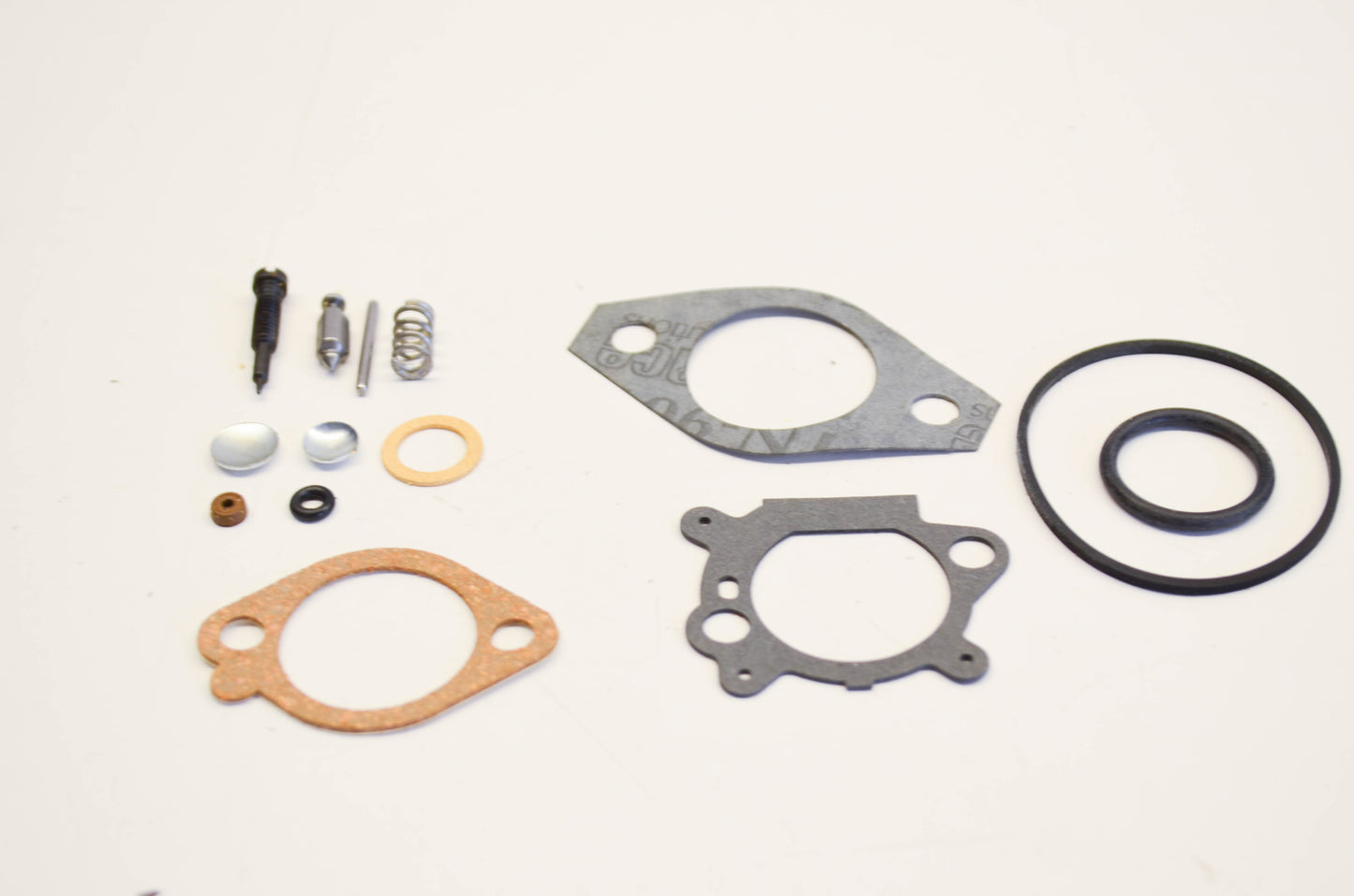 New OEM Briggs & Stratton 498260 Carburetor Overhaul Kit NOS