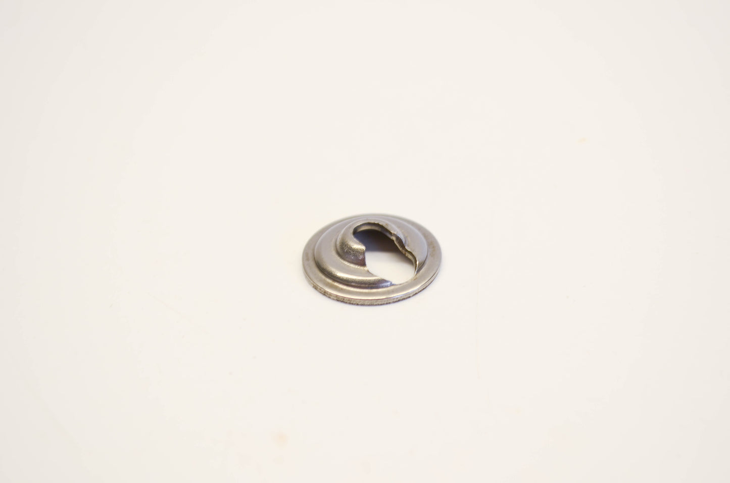 New OEM Briggs & Stratton 93312, BR93312 Retainer NOS
