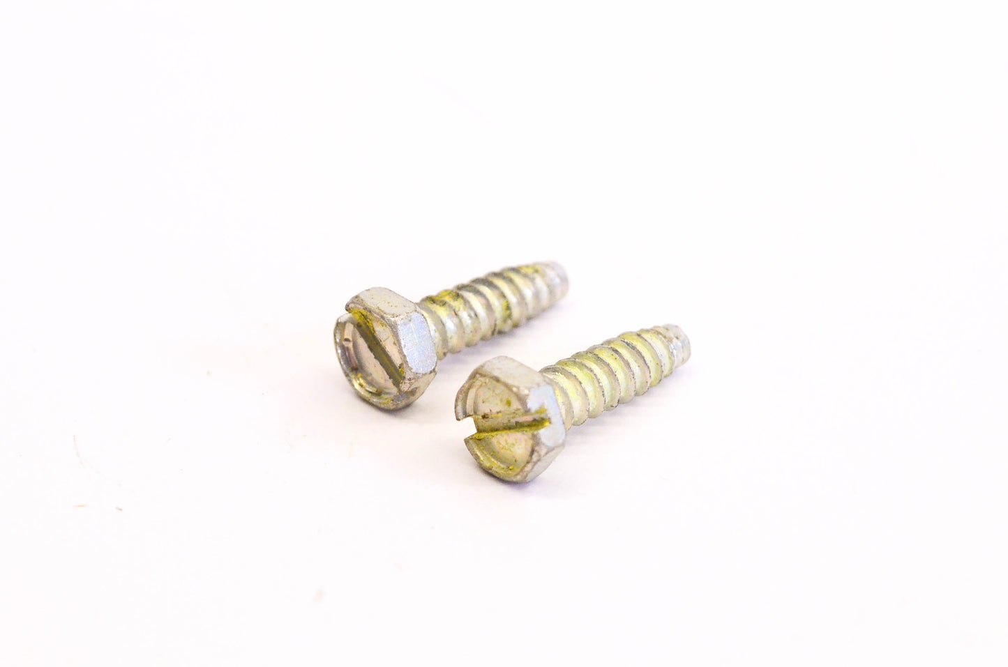 New OEM Briggs & Stratton 93469 Self Tapping Screw Qty 2 NOS