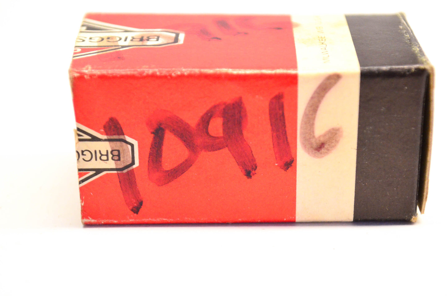 New OEM Briggs & Stratton 10916, 7010916YP� Spacer NOS