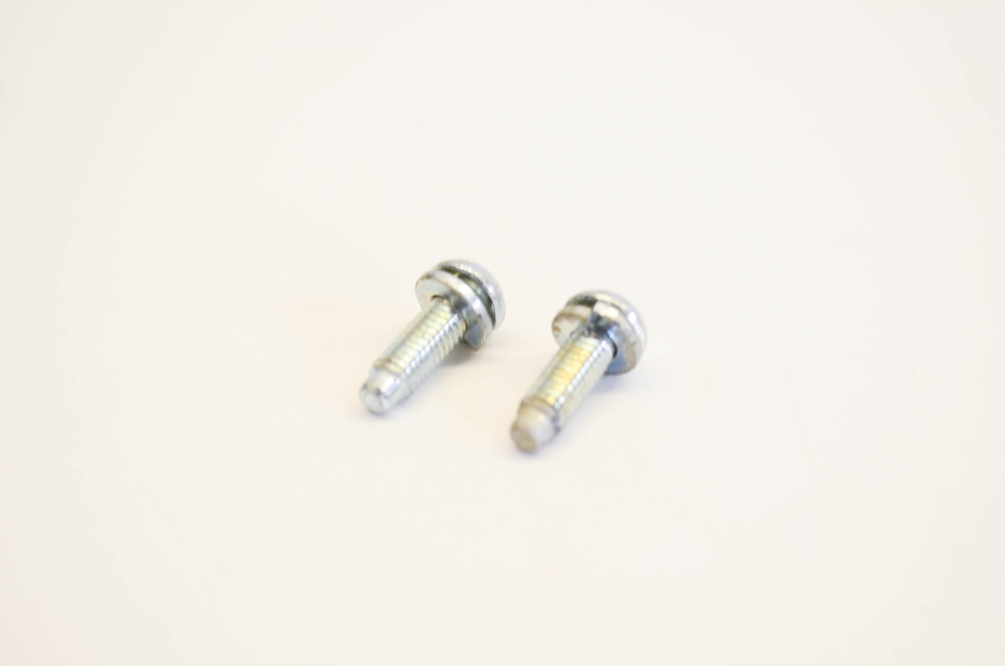 New OEM Briggs & Stratton 93440, 8810 Screw Qty 2 NOS