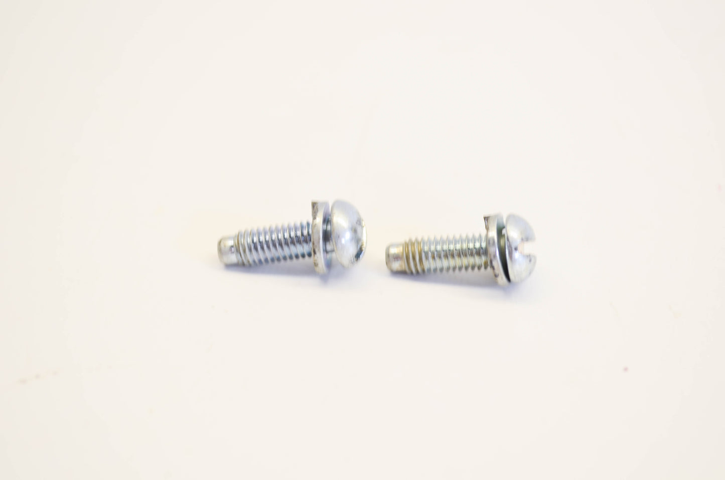 New OEM Briggs & Stratton 93440, 8810 Screw Qty 2 NOS