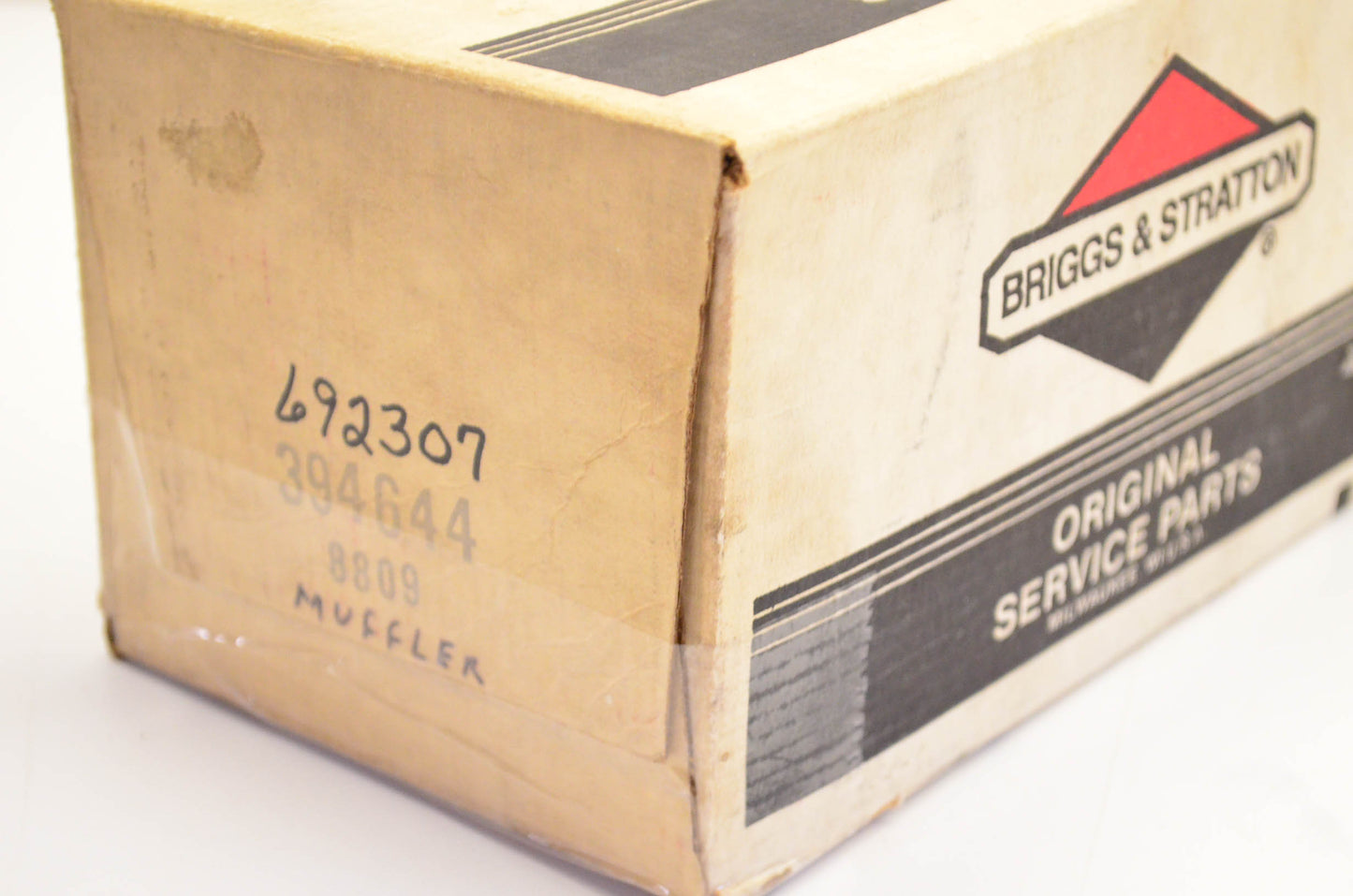 New OEM Briggs & Stratton 692307, 394644 Muffler Kit NOS