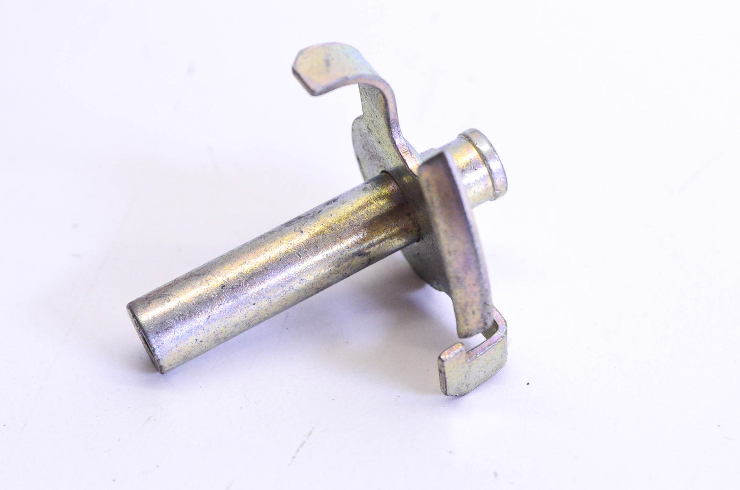 New OEM Briggs & Stratton 490866 Starter Shaft NOS