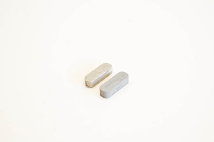 New OEM Briggs & Stratton 222698, 9351 Flywheel Key Qty 2 NOS