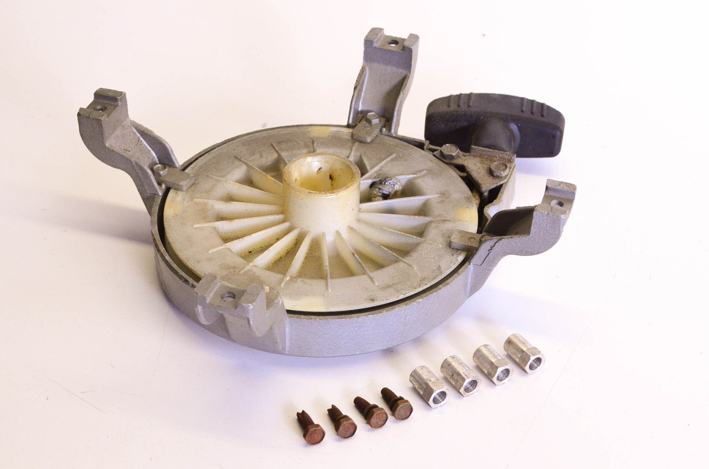 New OEM Briggs & Stratton 298340, 298402 Starter Pulley Assembly NOS