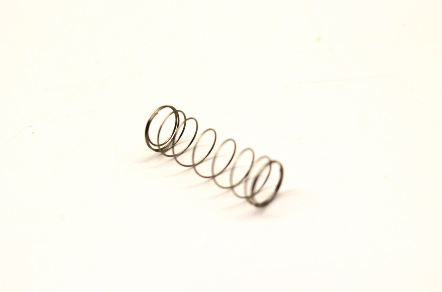 New OEM Briggs & Stratton 262764 Diaphragm Spring NOS