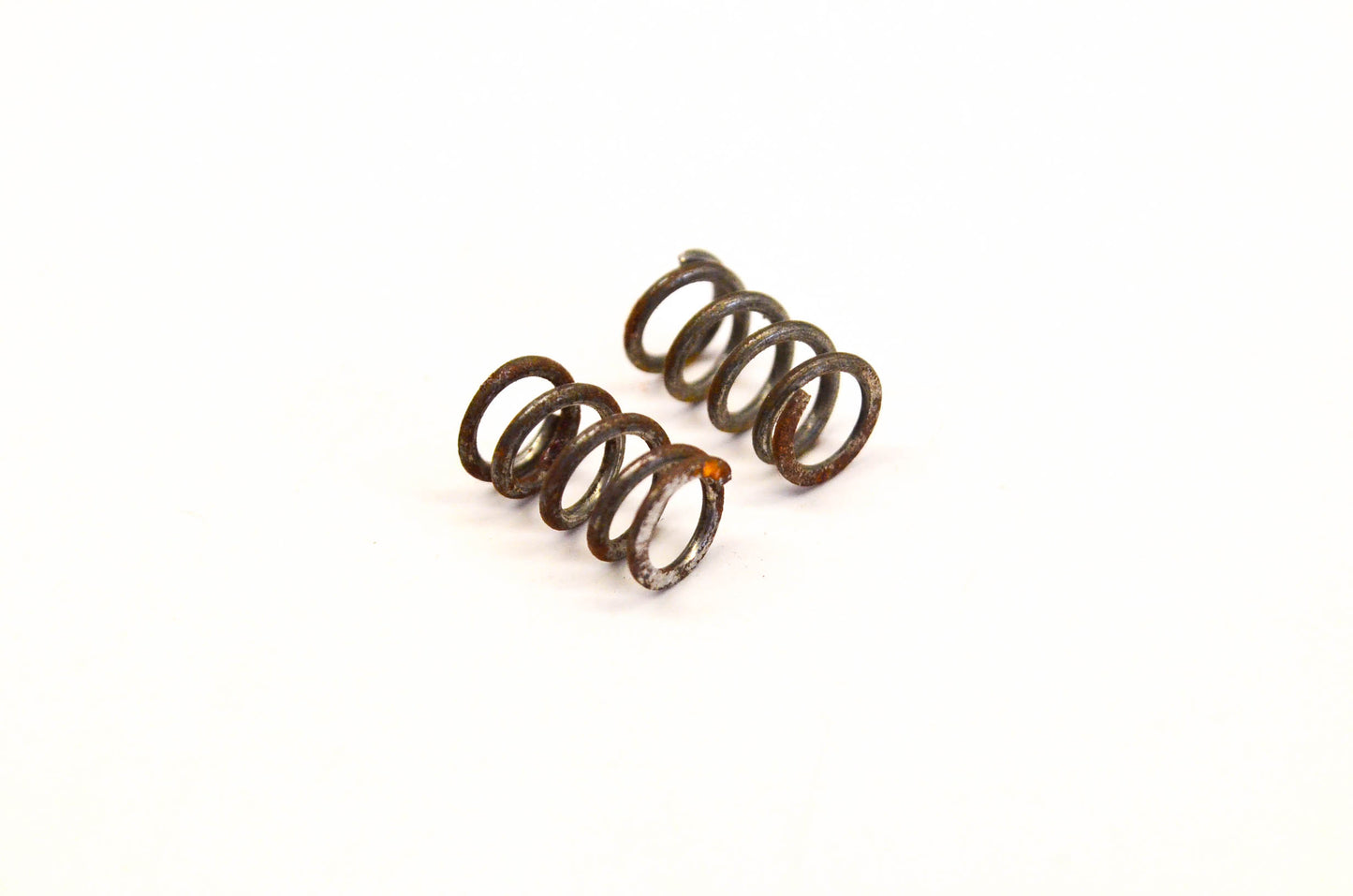 New OEM Briggs & Stratton 26157 Idle Valve Spring Qty 2 NOS