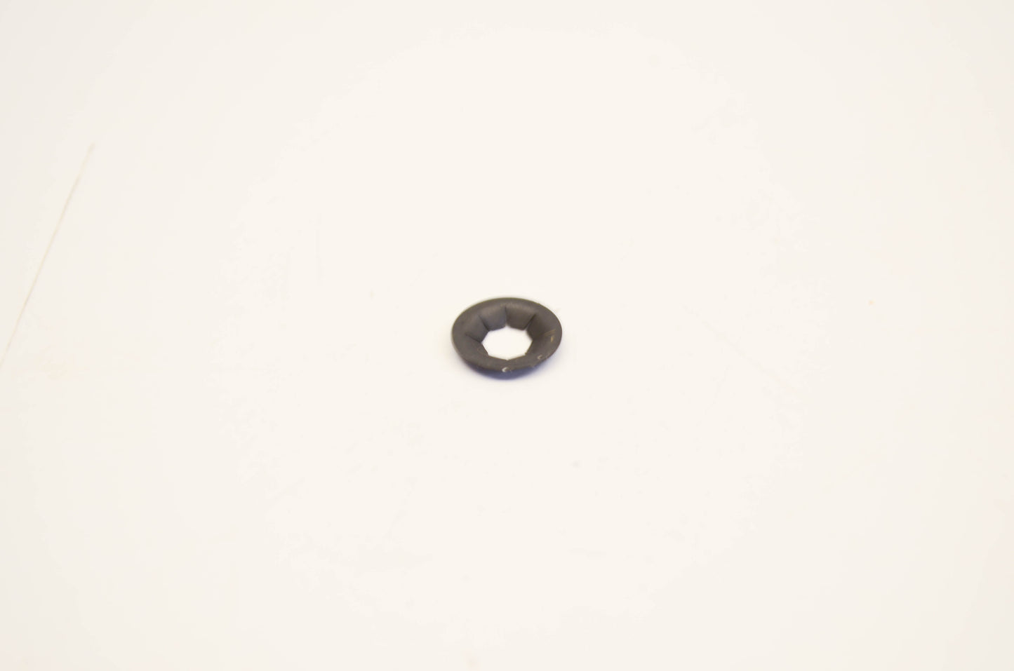 New OEM Briggs & Stratton 690340 Governor Shaft Retainer NOS