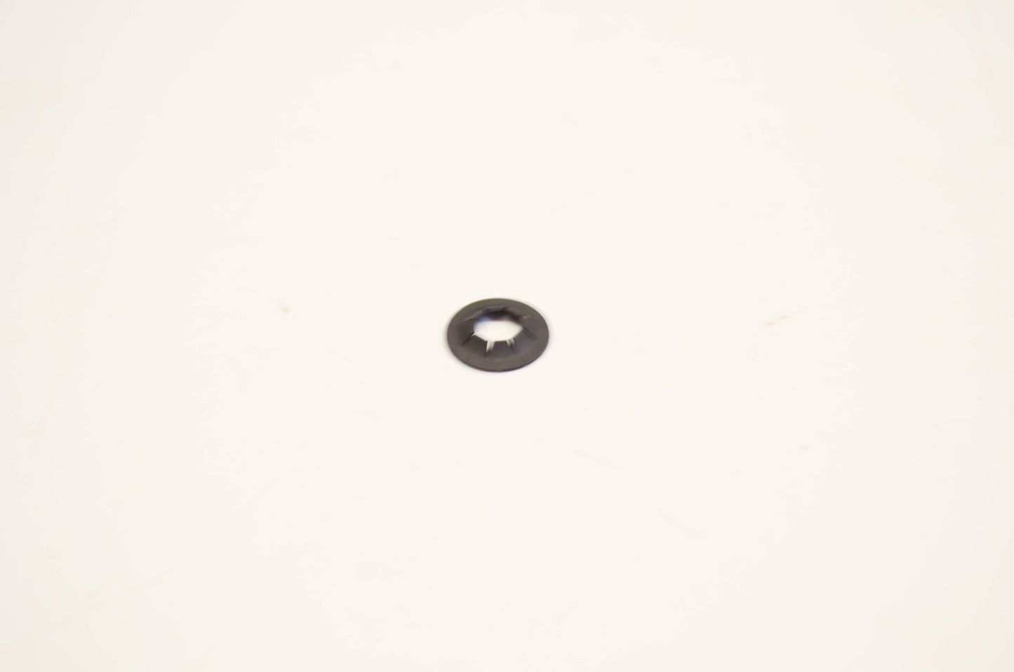 New OEM Briggs & Stratton 690340 Governor Shaft Retainer NOS