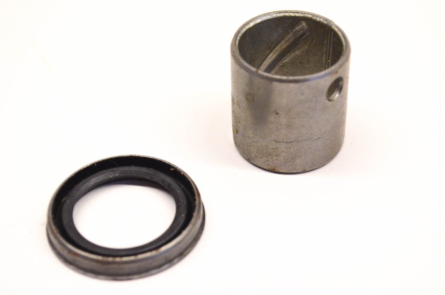 New OEM Briggs & Stratton 297565 Cylinder Bushing Kit NOS