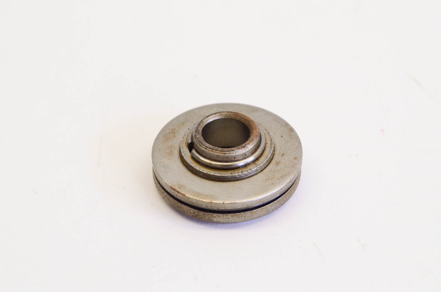 New OEM Briggs & Stratton 292259 Valve Retainer NOS