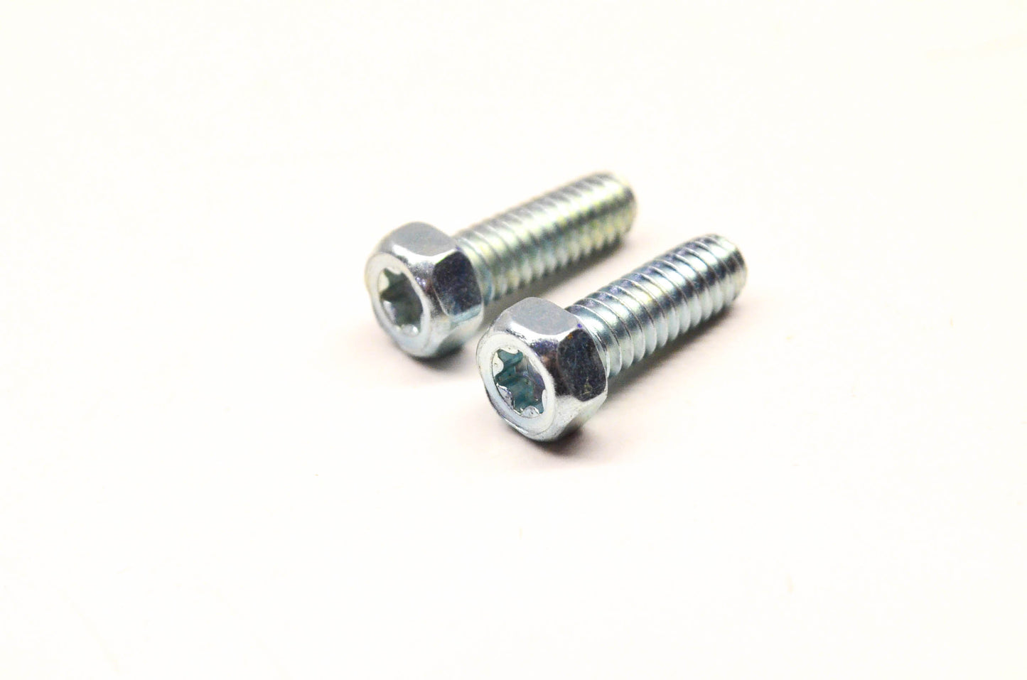 New OEM Briggs & Stratton 94616 Carburetor Mounting Screw Qty 2 NOS