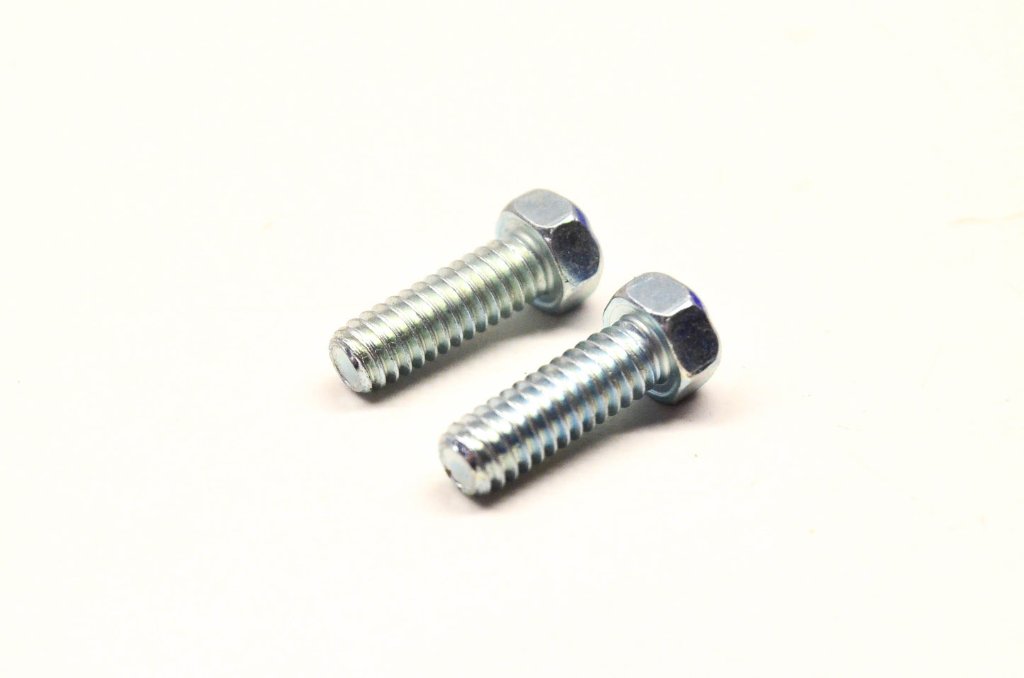 New OEM Briggs & Stratton 94616 Carburetor Mounting Screw Qty 2 NOS