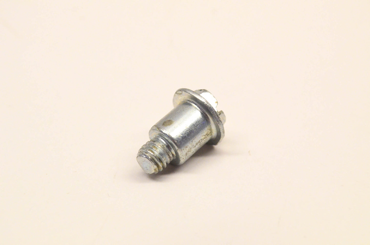 New OEM Briggs & Stratton 94943 Shoulder Screw NOS