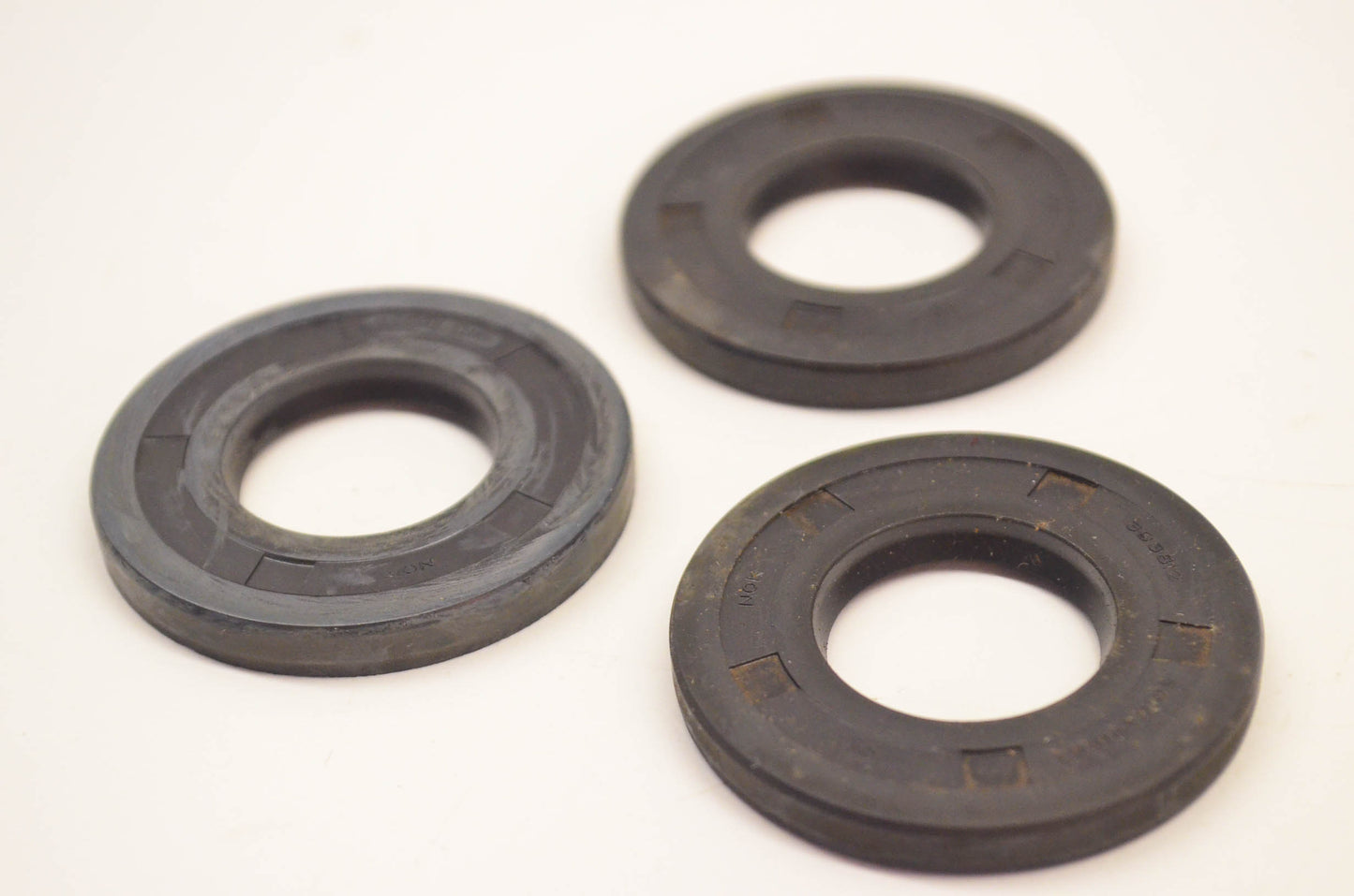 New OEM Briggs & Stratton 393812 Oil Seal Qty 3 NOS