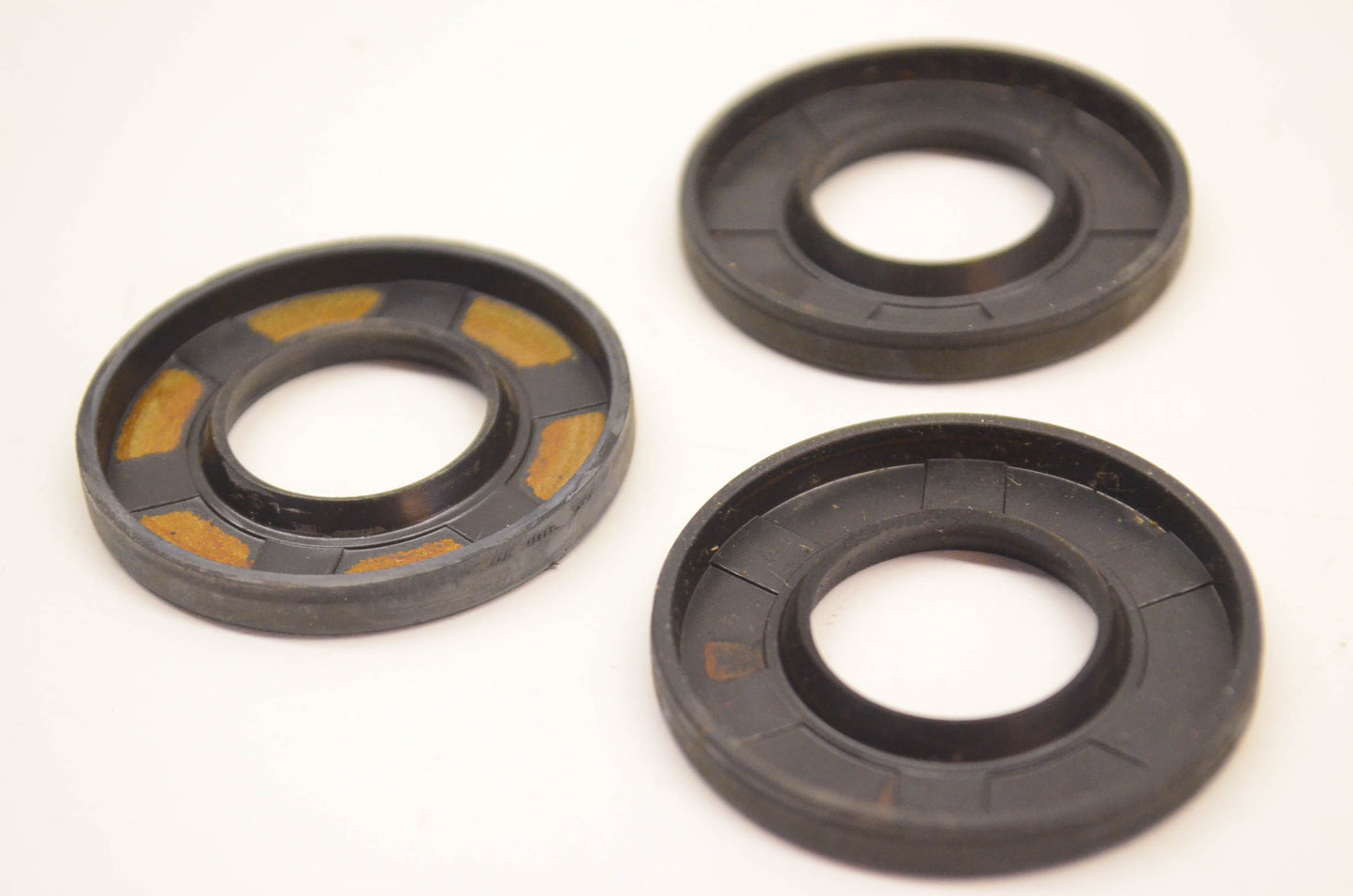 New OEM Briggs & Stratton 393812 Oil Seal Qty 3 NOS
