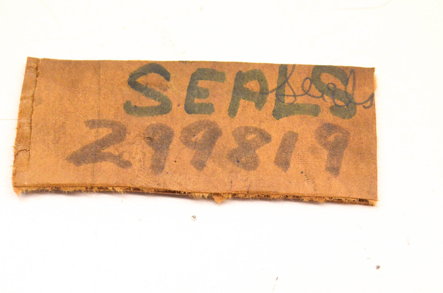 New OEM Briggs & Stratton 299819 Oil Seal NOS