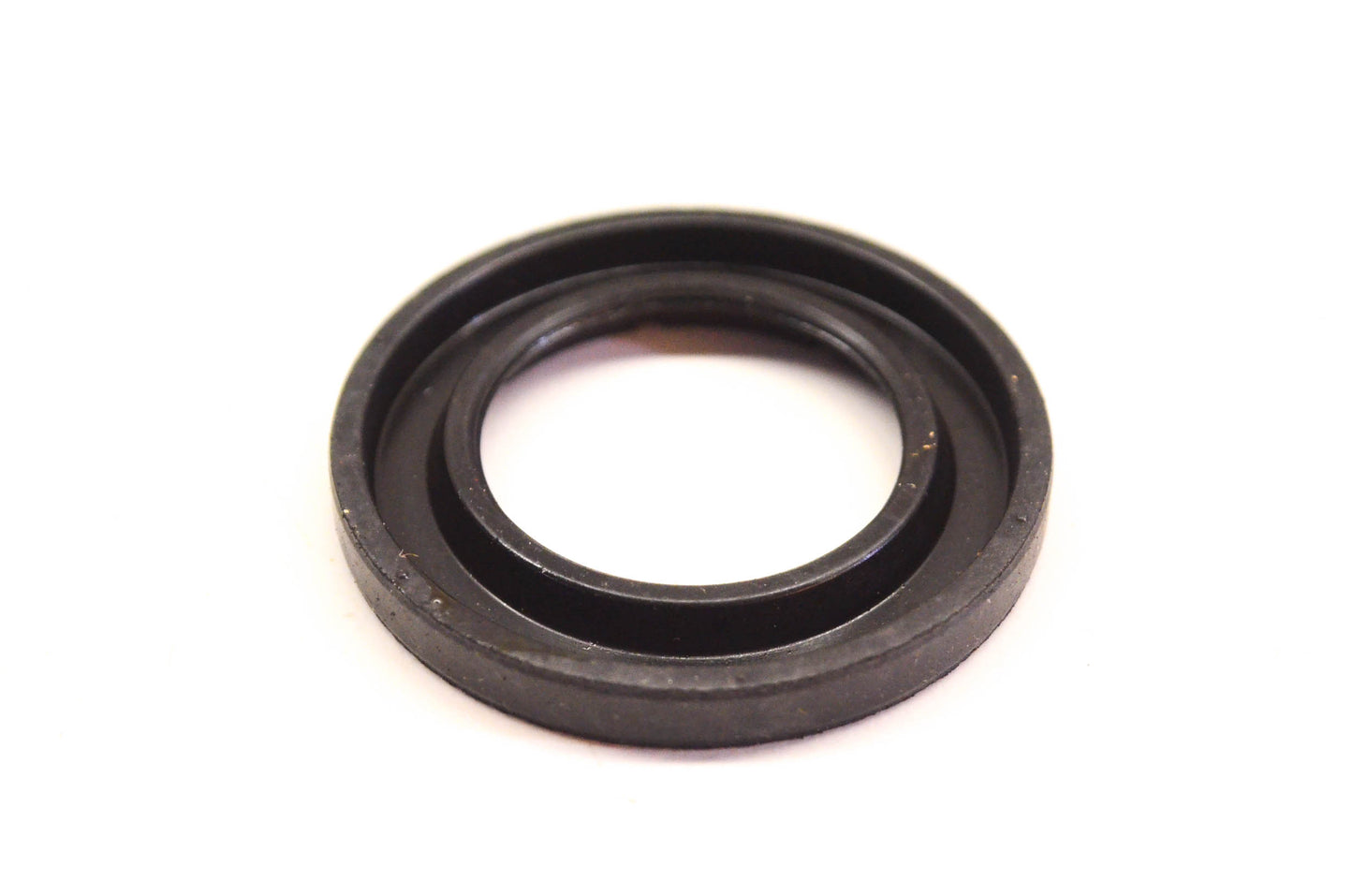 New OEM Briggs & Stratton 495307 Oil Seal NOS