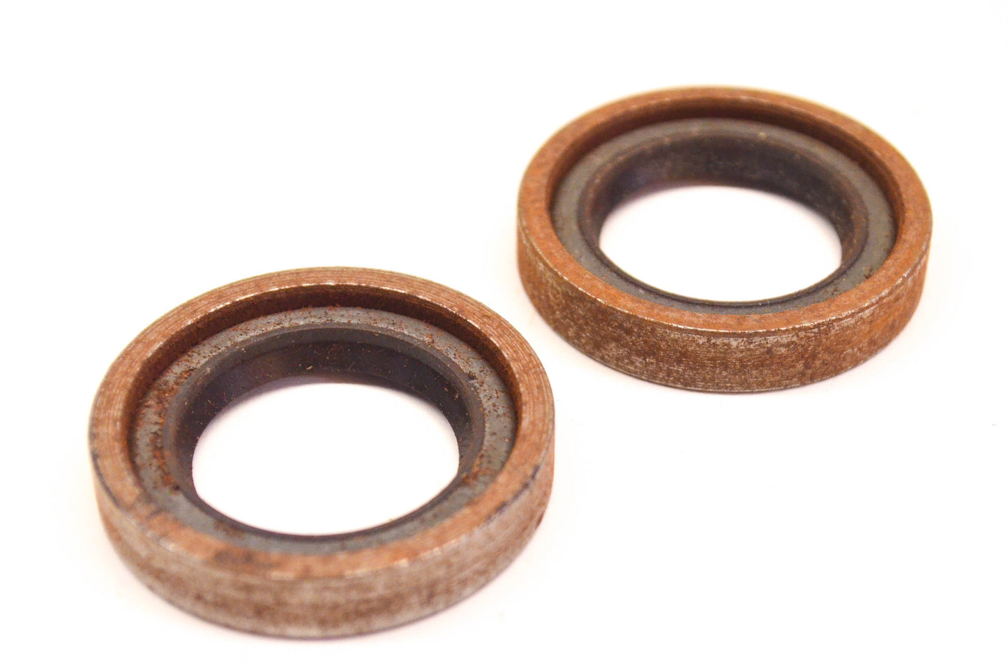 New OEM Briggs & Stratton 392741 Oil Seal Qty 2 NOS