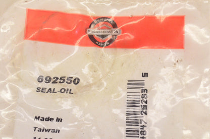 New OEM Briggs & Stratton 692550 Oil Seal NOS