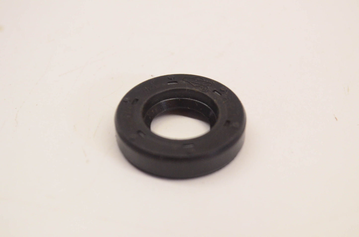 New OEM Briggs & Stratton 691952 Oil Seal NOS