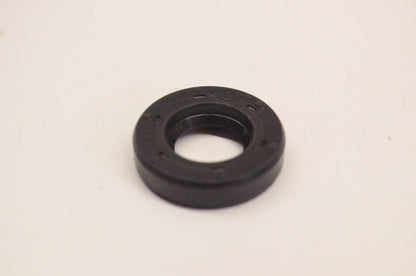 New OEM Briggs & Stratton 691952 Oil Seal NOS