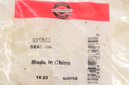New OEM Briggs & Stratton 691952 Oil Seal NOS