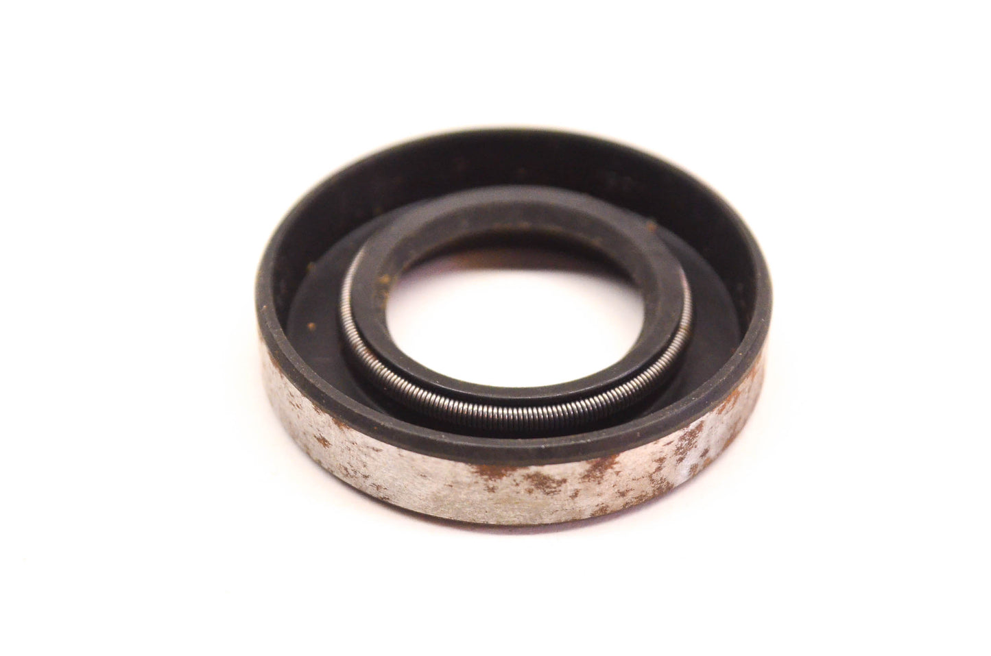 New OEM Briggs & Stratton 19011 Oil Seal NOS