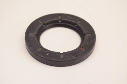 New OEM Briggs & Stratton 495307 Oil Seal NOS