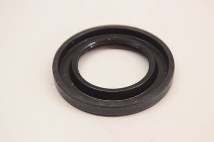 New OEM Briggs & Stratton 495307 Oil Seal NOS