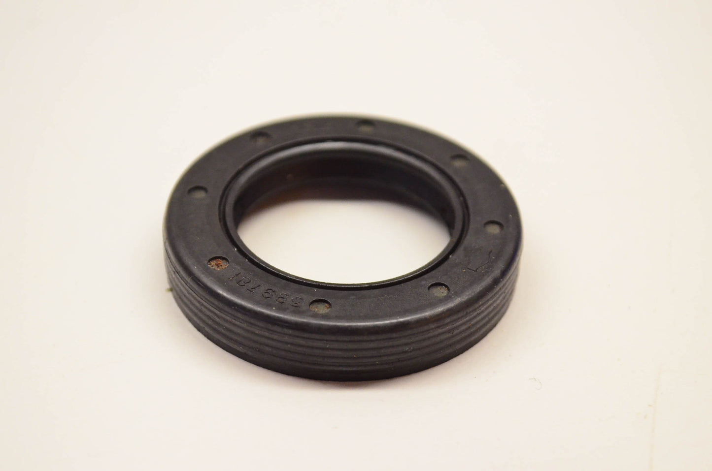 New OEM Briggs & Stratton 399781 Oil Seal NOS