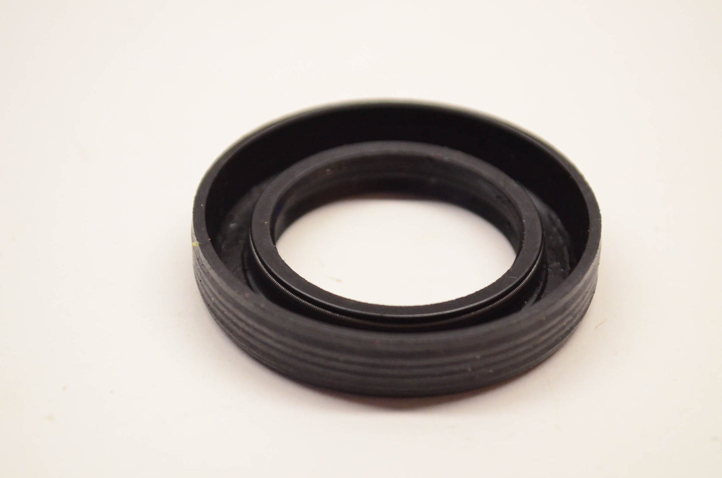 New OEM Briggs & Stratton 399781 Oil Seal NOS