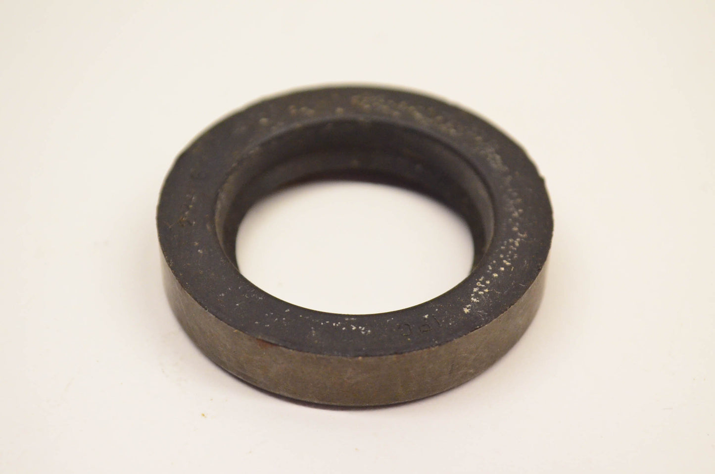 New OEM Briggs & Stratton 294167 Oil Seal NOS