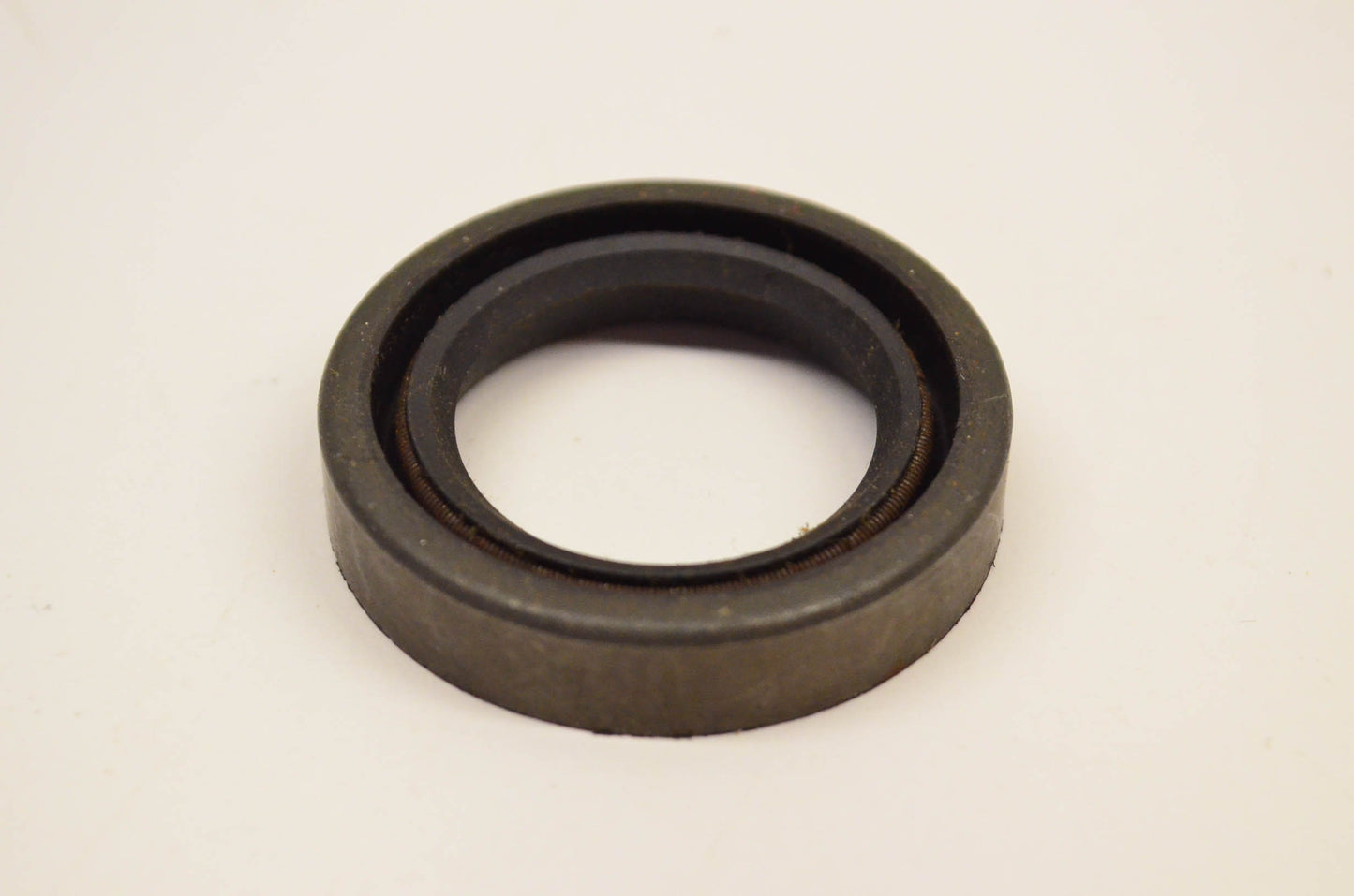 New OEM Briggs & Stratton 294167 Oil Seal NOS