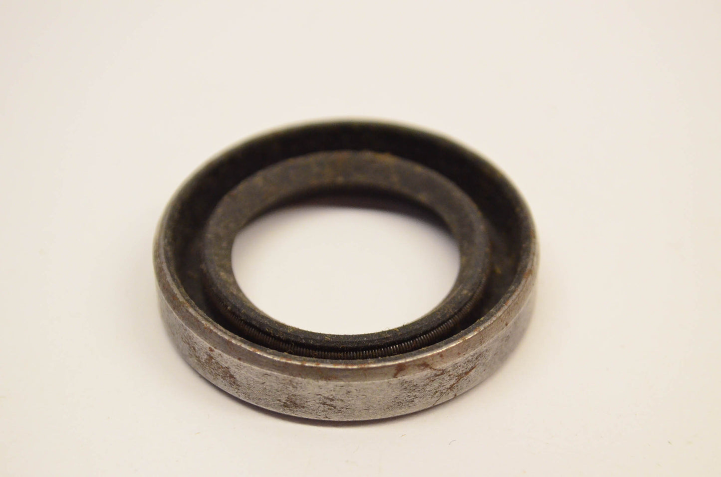 New OEM Briggs & Stratton 294167 Oil Seal NOS