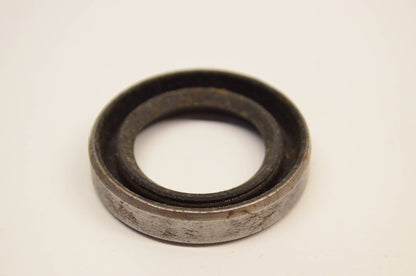 New OEM Briggs & Stratton 294167 Oil Seal NOS
