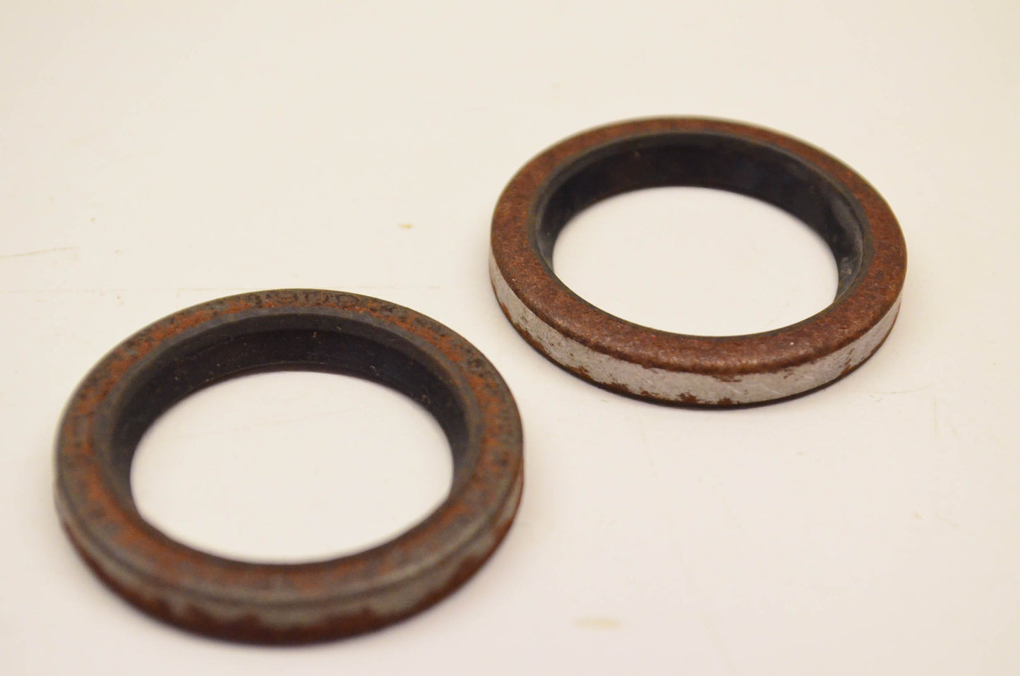 New OEM Briggs & Stratton 294606 Oil Seal Qty 2 NOS