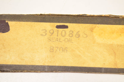 New OEM Briggs & Stratton 391086 Oil Seal NOS