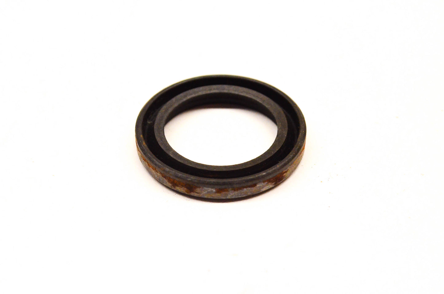 New OEM Briggs & Stratton 299819 Oil Seal NOS