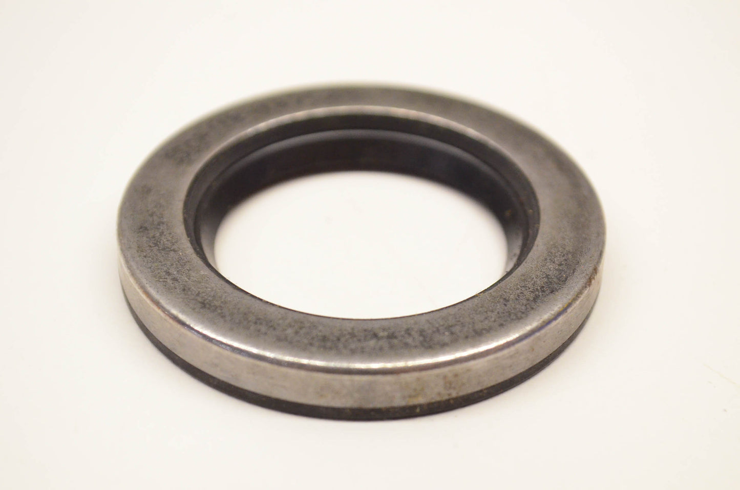 New OEM Briggs & Stratton 299609 Oil Seal NOS