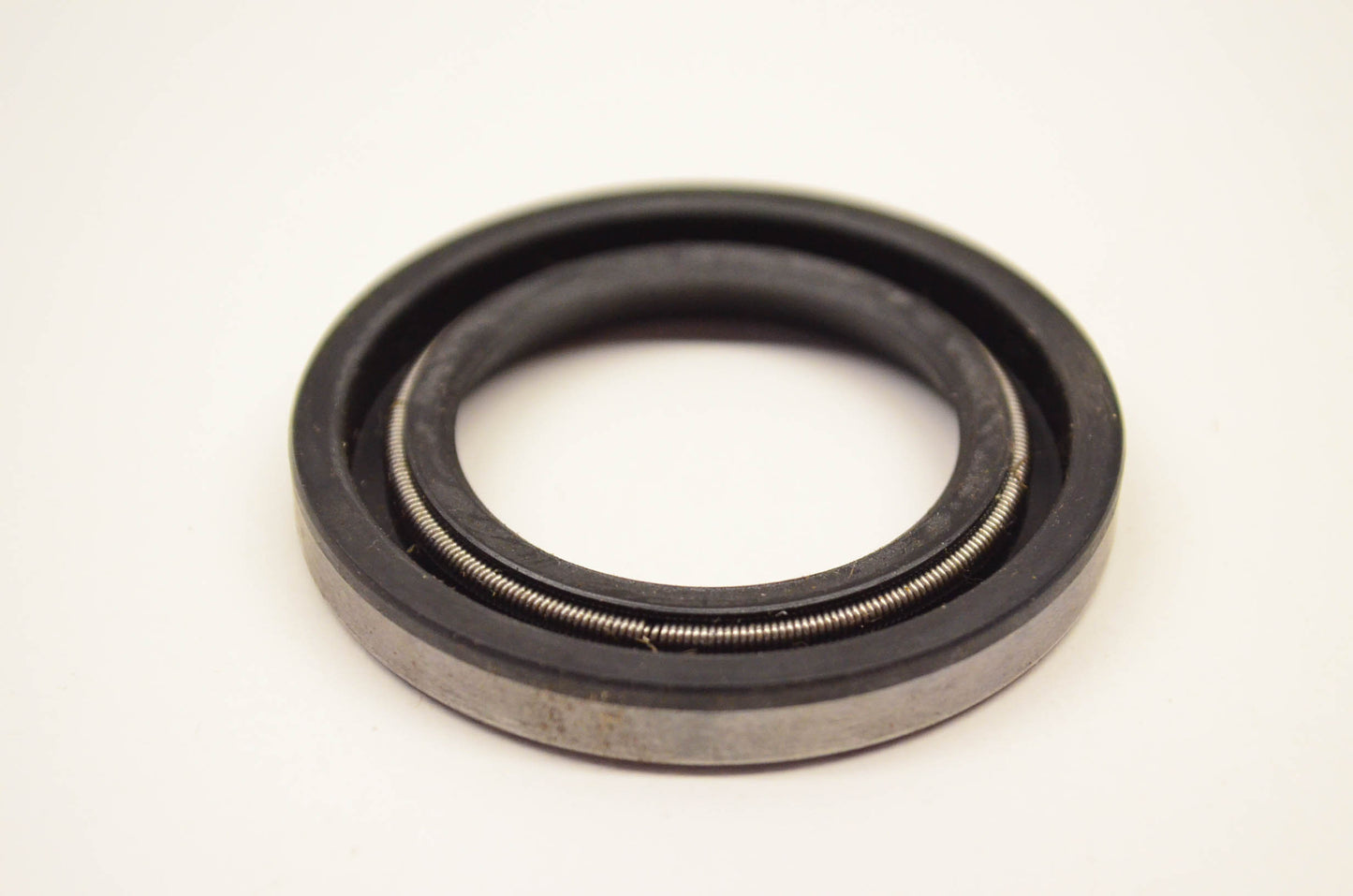 New OEM Briggs & Stratton 299609 Oil Seal NOS