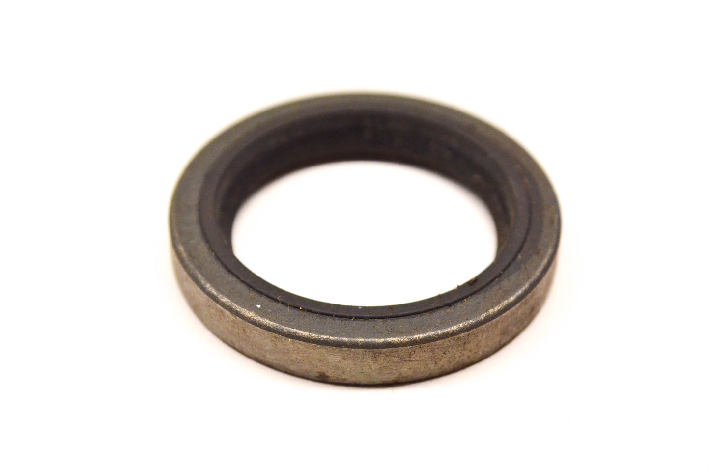New OEM Briggs & Stratton 391086 Oil Seal NOS
