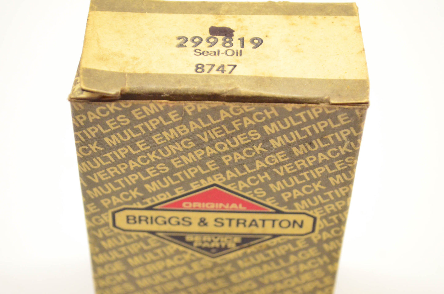 New OEM Briggs & Stratton 299819 Oil Seal NOS
