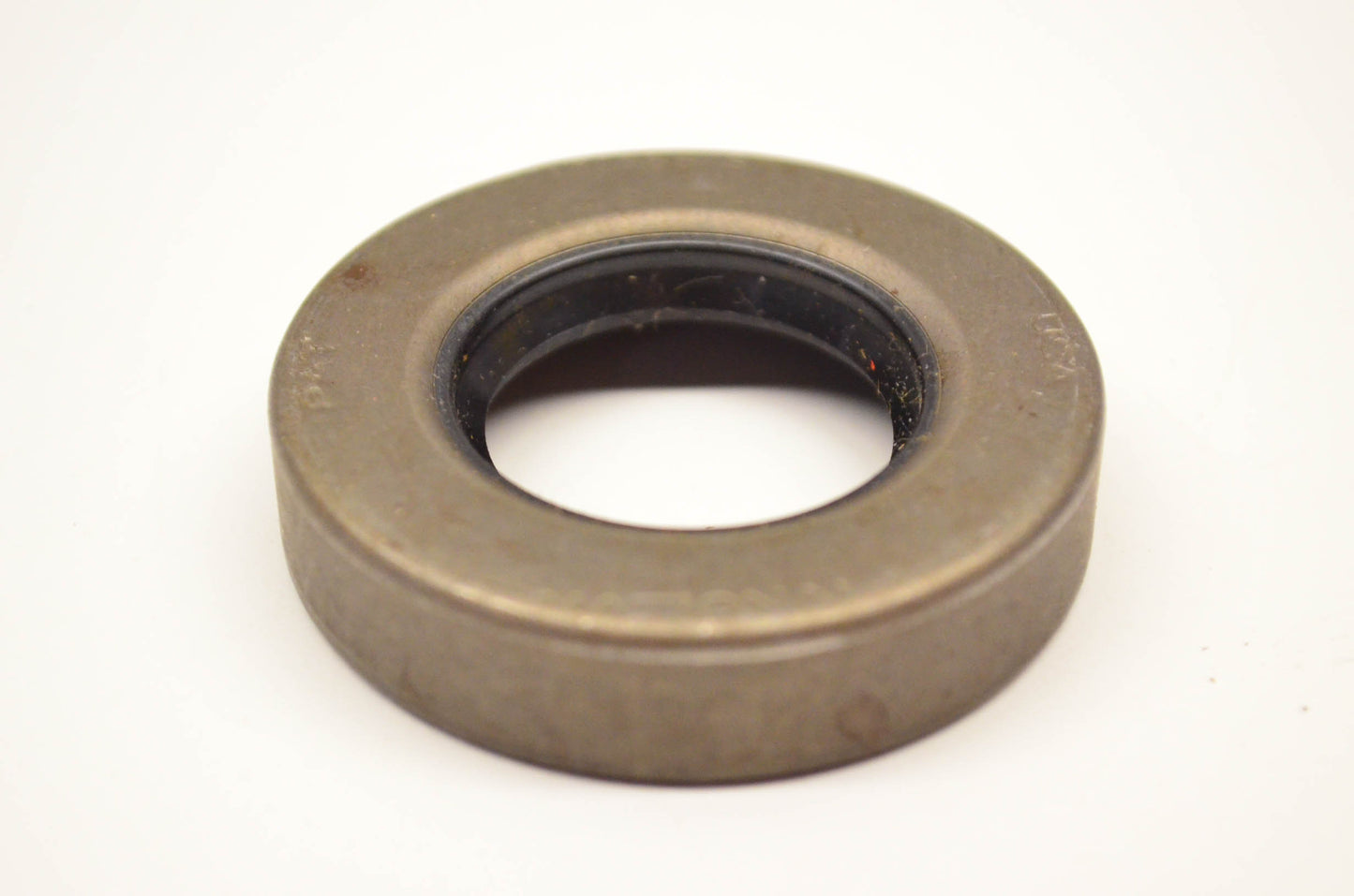 New OEM Briggs & Stratton 299539 Oil Seal NOS